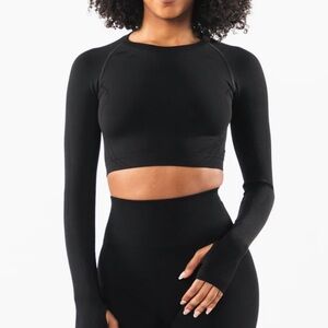 Alphalete Stratus Crop Long Sleeve Top in Black